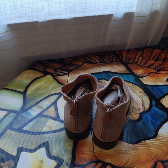 NWT Women's Tan Suede Gentle Souls Low Heel Booties - Emma Zip Bootie - Picture 4 of 11